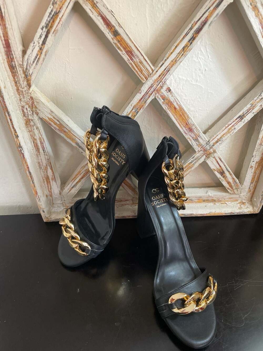 Oasis Society Black Chunky Gold Chain Block Heel Sandals Size 10 - Picture 9 of 9